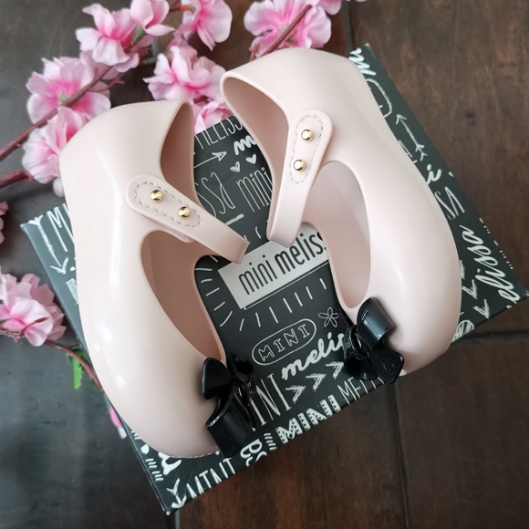 Mini Melissa Bow - Picture 5 of 8